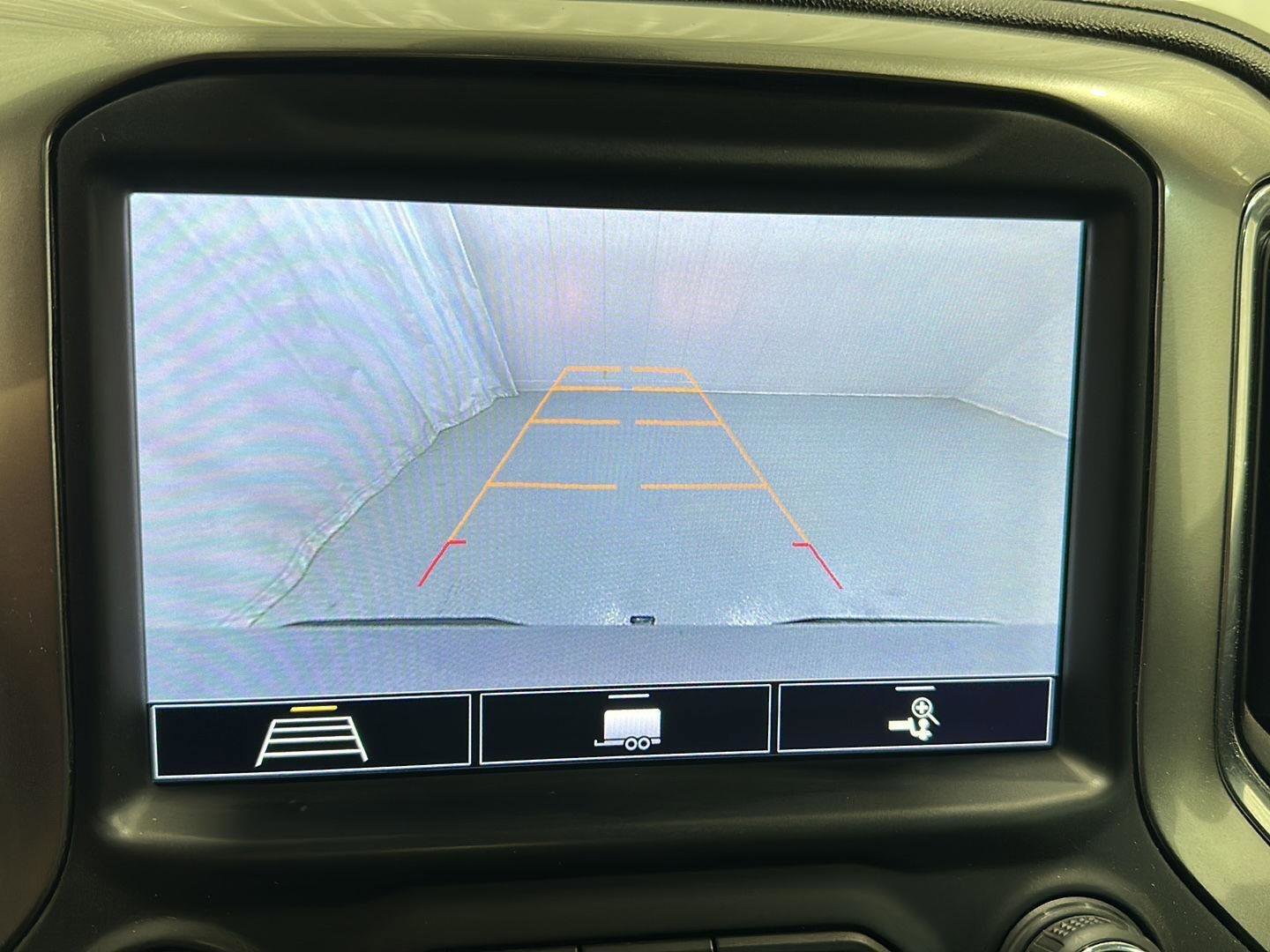 Used 2020 Chevrolet Silverado 1500 LTZ w/ LTZ Premium Package AWD/4WD image 15