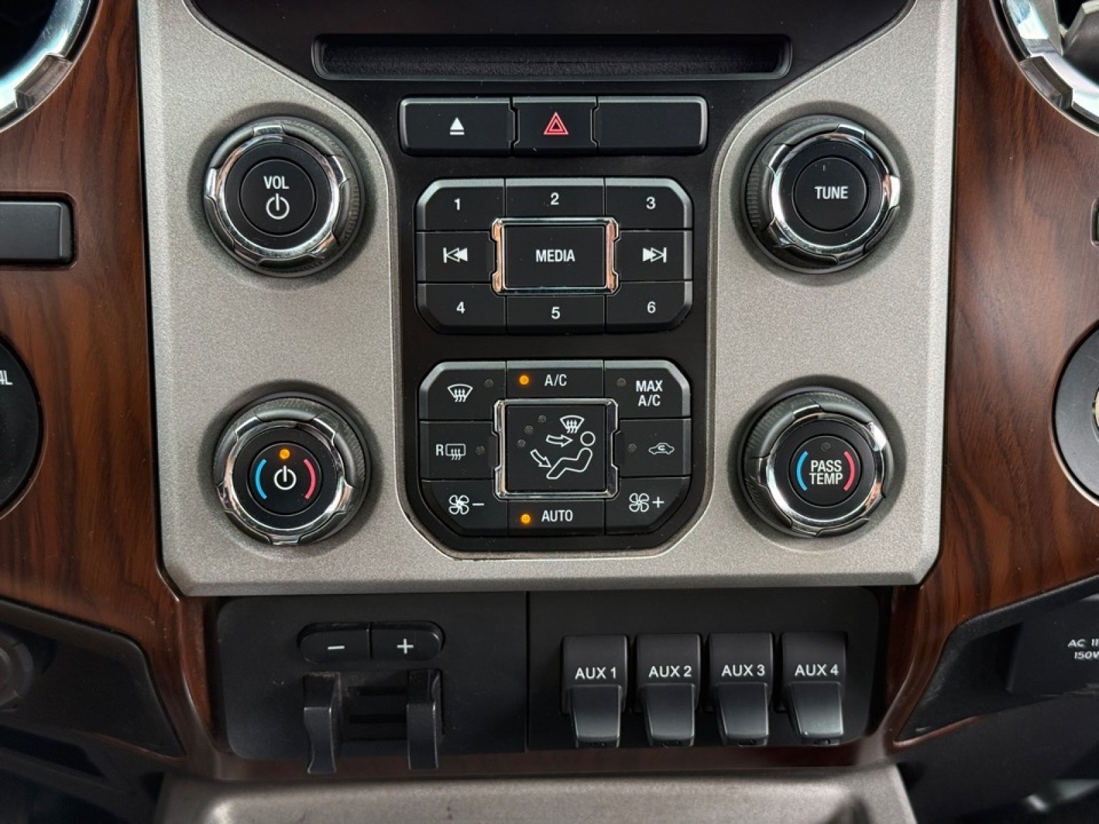 Used 2013 Ford F250 Lariat w/ Lariat Ultimate Pkg AWD/4WD image 17