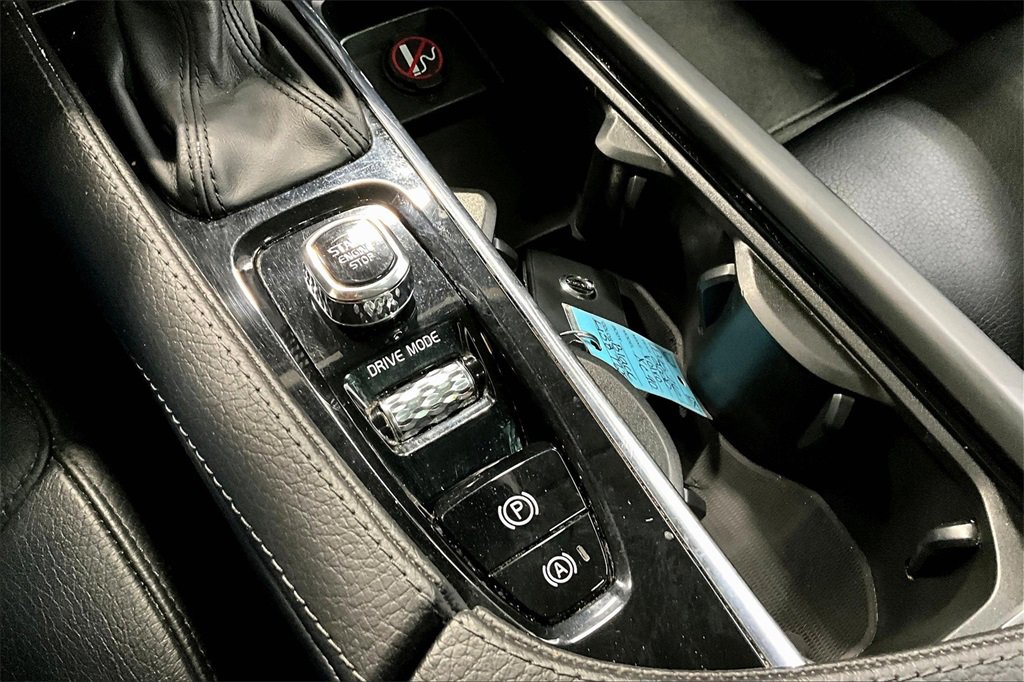 Used 2020 Volvo XC90 T6 Momentum image 16