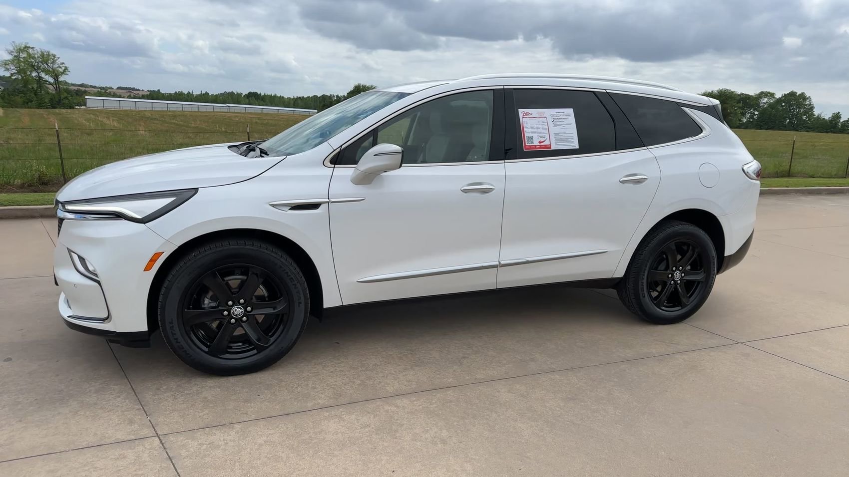Used 2023 Buick Enclave Essence w/ Sport Touring Edition image 5
