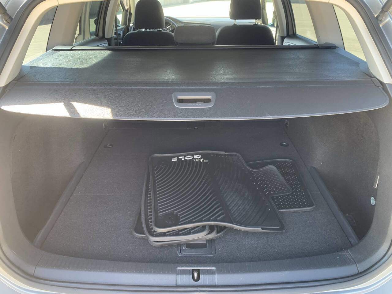 Used 2016 Volkswagen Golf S image 18