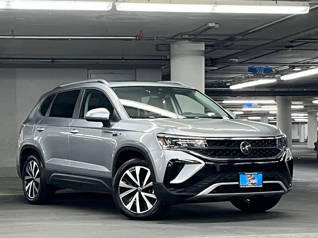 Used 2023 Volkswagen Taos SE w/ Panoramic Sunroof Package video 2