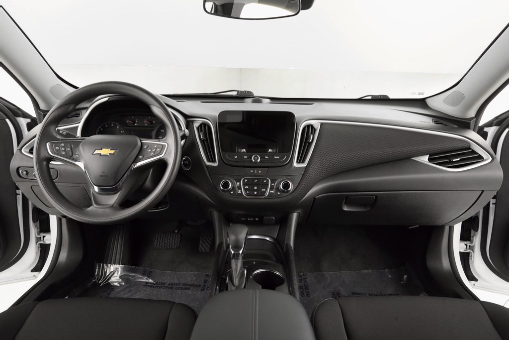 Used 2023 Chevrolet Malibu LT image 2