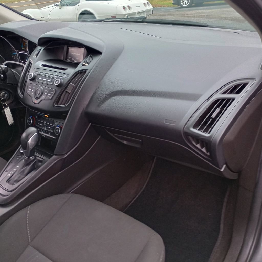 Used 2017 Ford Focus SE image 20