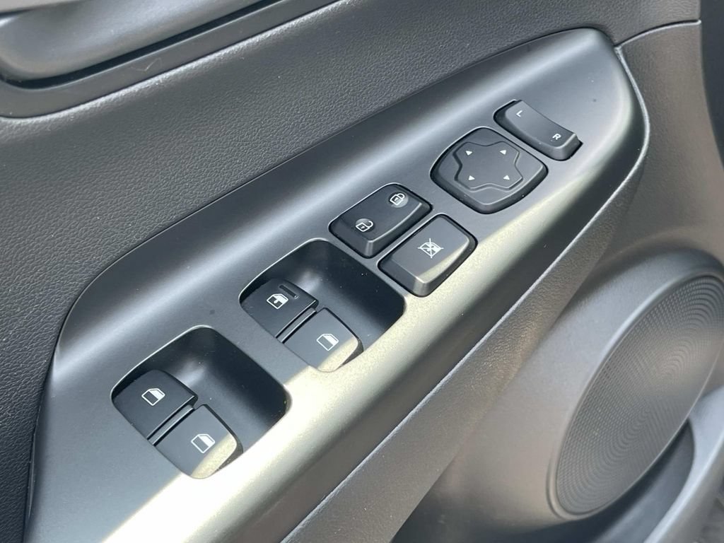Used 2021 Hyundai Kona SE FWD image 25