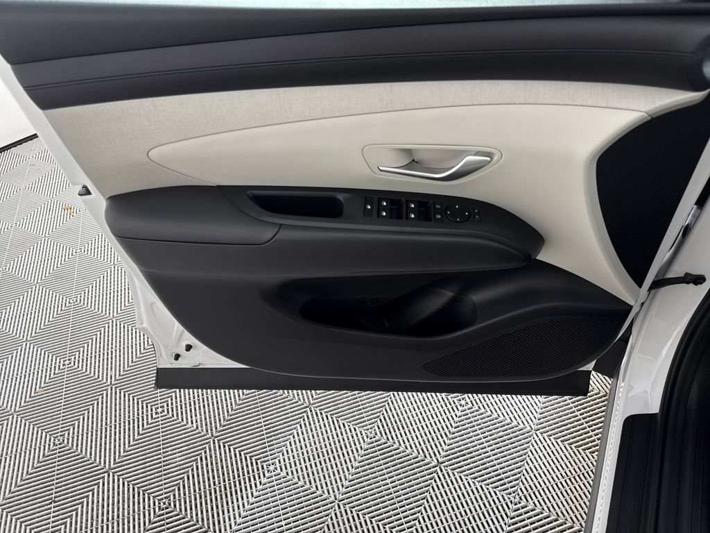 Certified 2025 Hyundai Tucson SEL FWD image 12