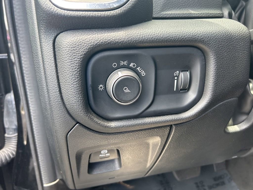 Used 2024 RAM 1500 Laramie RWD image 31