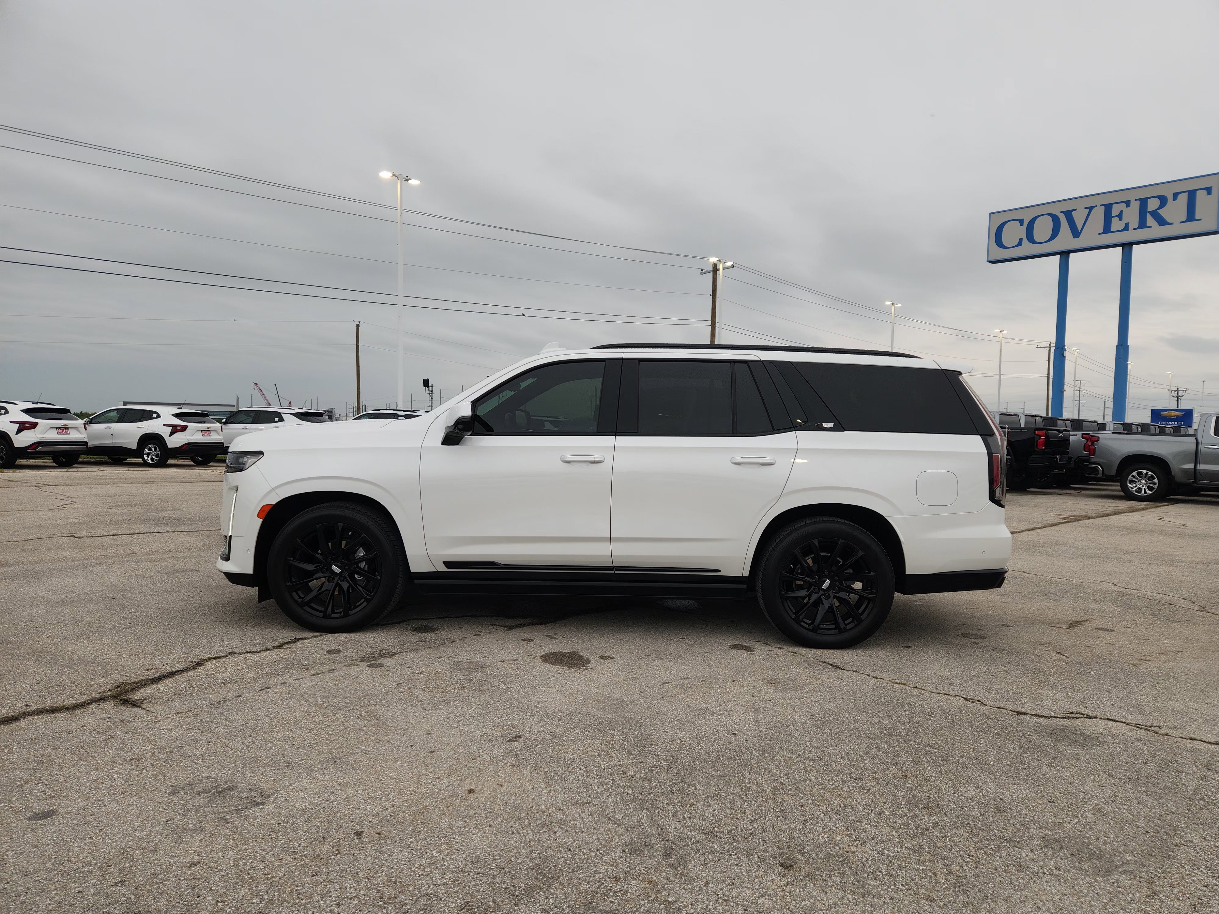 Used 2024 Cadillac Escalade Sport w/ LPO, ONYX Package AWD/4WD image 4