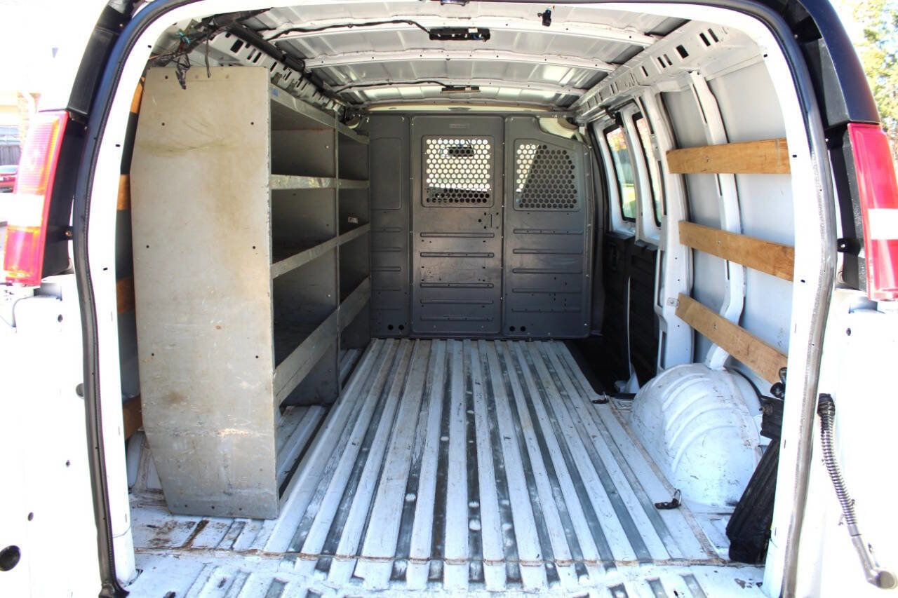 Used 2018 Chevrolet Express 2500 w/ Driver Convenience Package image 7