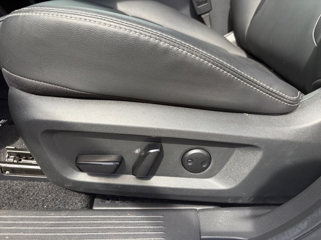 Used 2025 Nissan Rogue SL FWD image 13