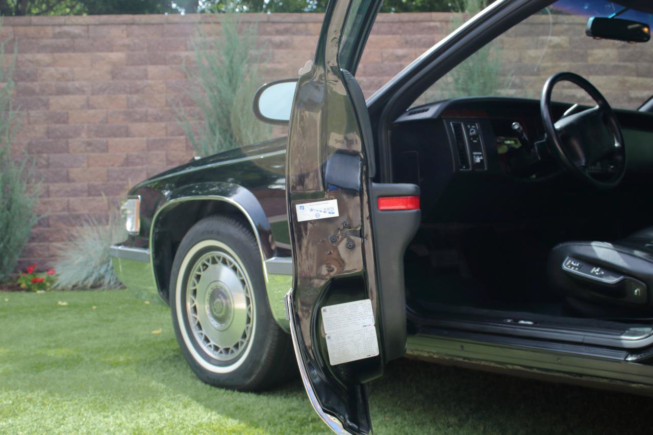 Used 1996 Cadillac Fleetwood Brougham RWD image 39