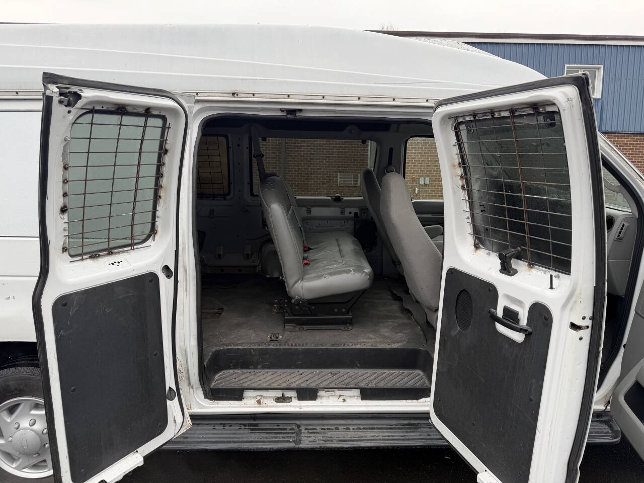 Used 2010 Ford E-350 and Econoline 350 XLT RWD image 20