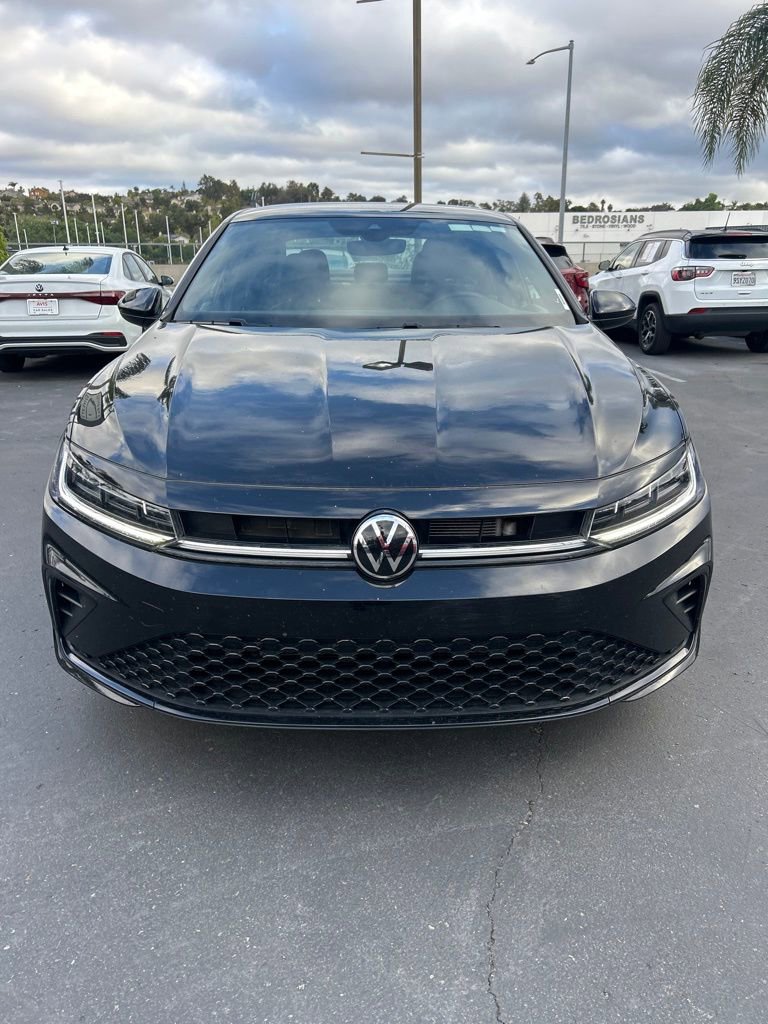 Used 2025 Volkswagen Jetta Sport image 4