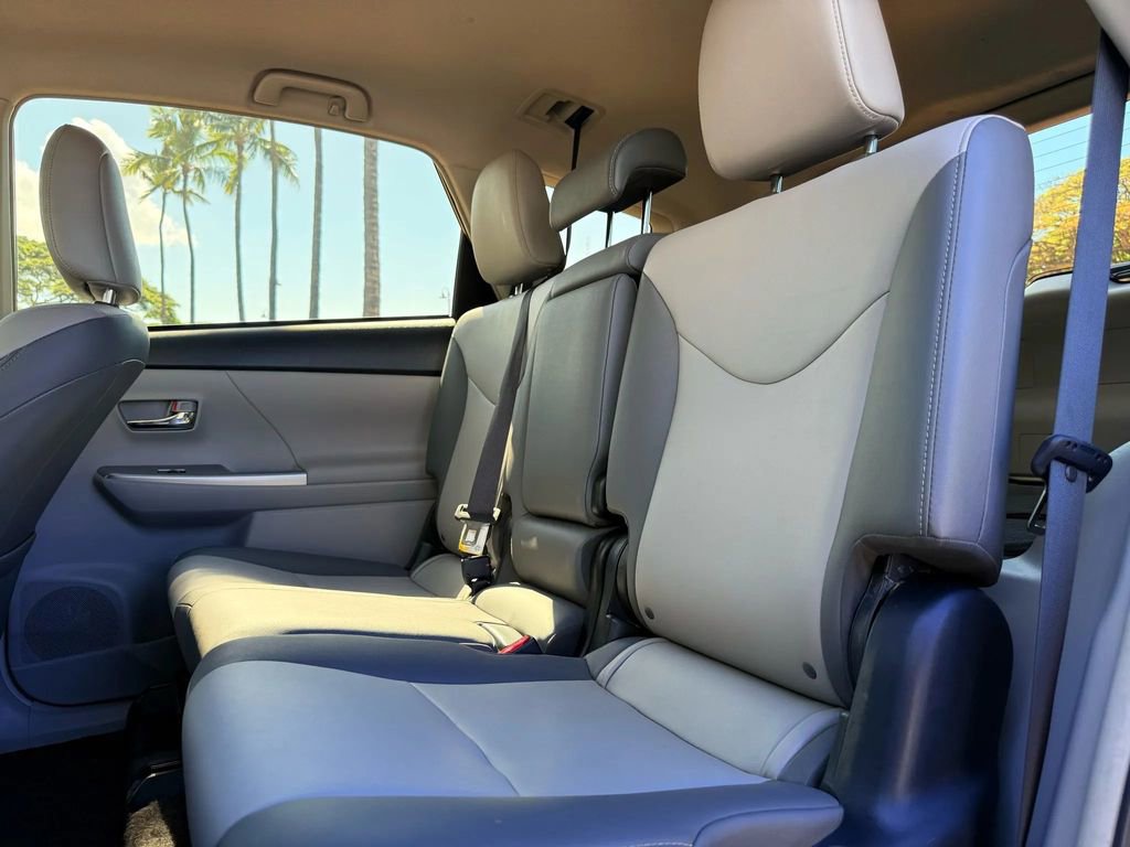 Used 2016 Toyota Prius V Three image 11