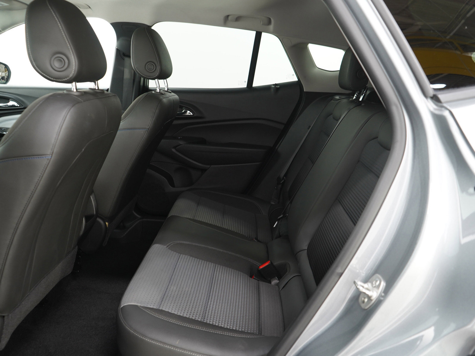 Used 2024 Chevrolet Trax LT w/ Sunroof Package image 14