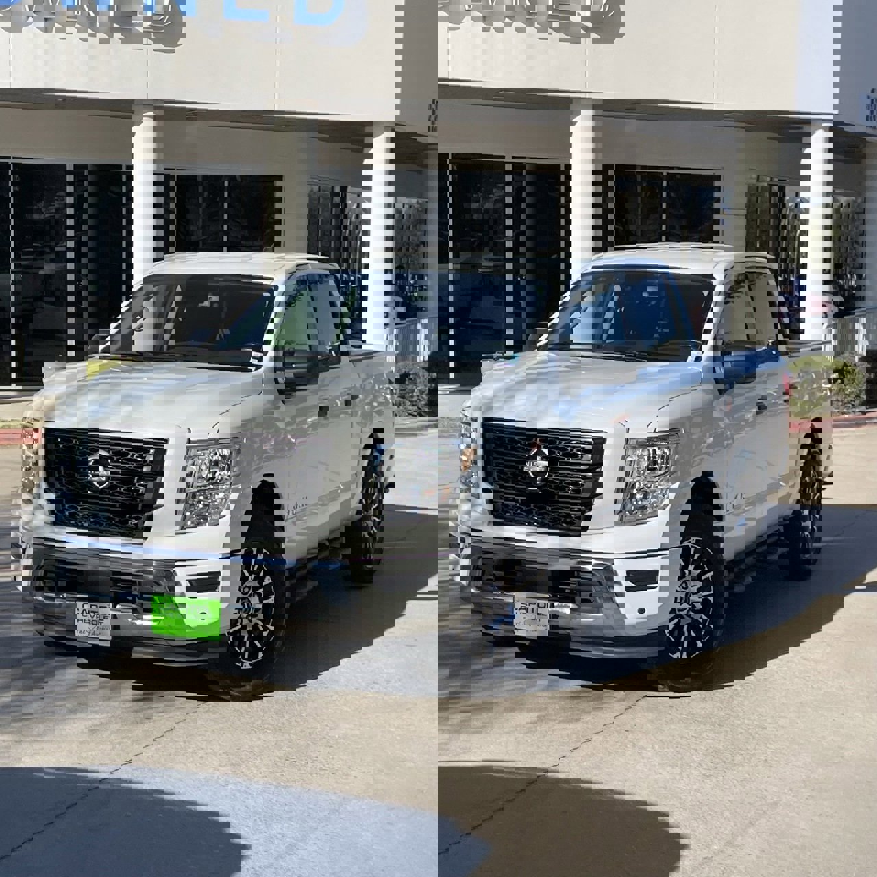 Used 2024 Nissan Titan SV w/ SV Convenience Package image 9