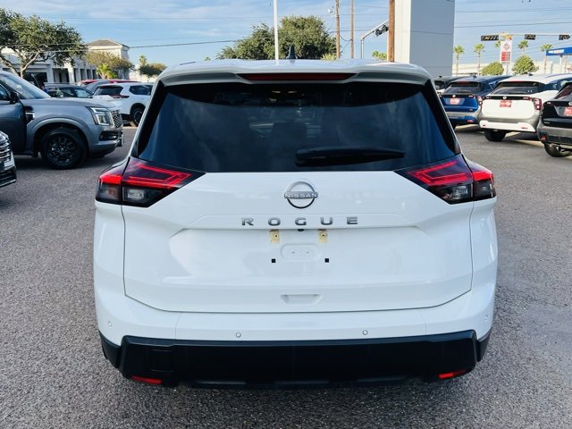 Used 2024 Nissan Rogue S image 5
