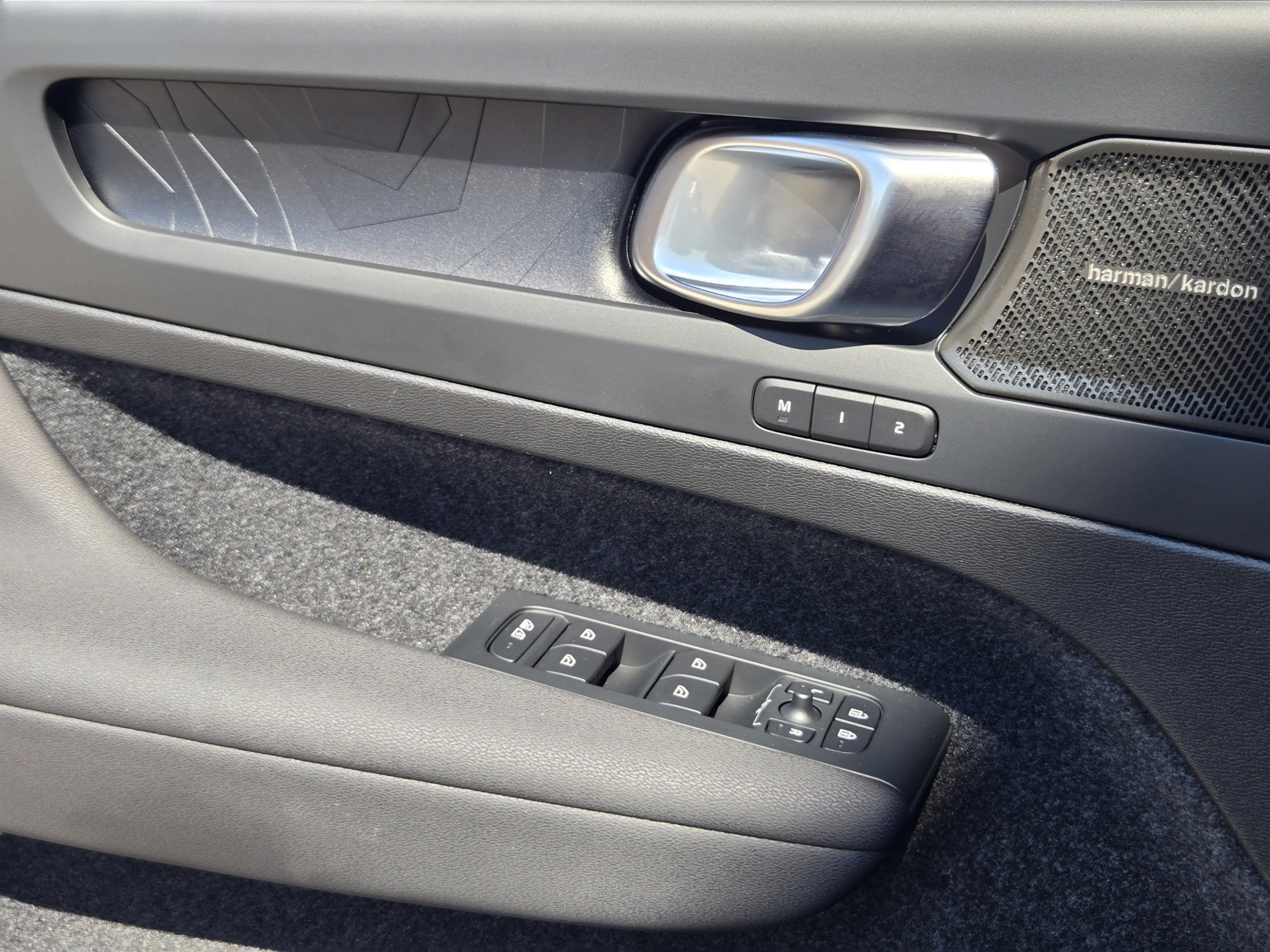 Certified 2023 Volvo C40 P8 Recharge Ultimate AWD/4WD image 19