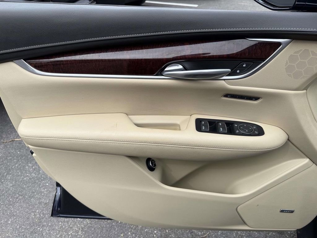 Used 2017 Cadillac XT5 Luxury w/ Driver Awareness Package image 19