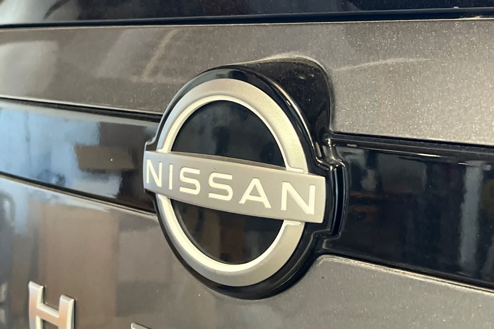 Used 2025 Nissan Pathfinder SL FWD image 17