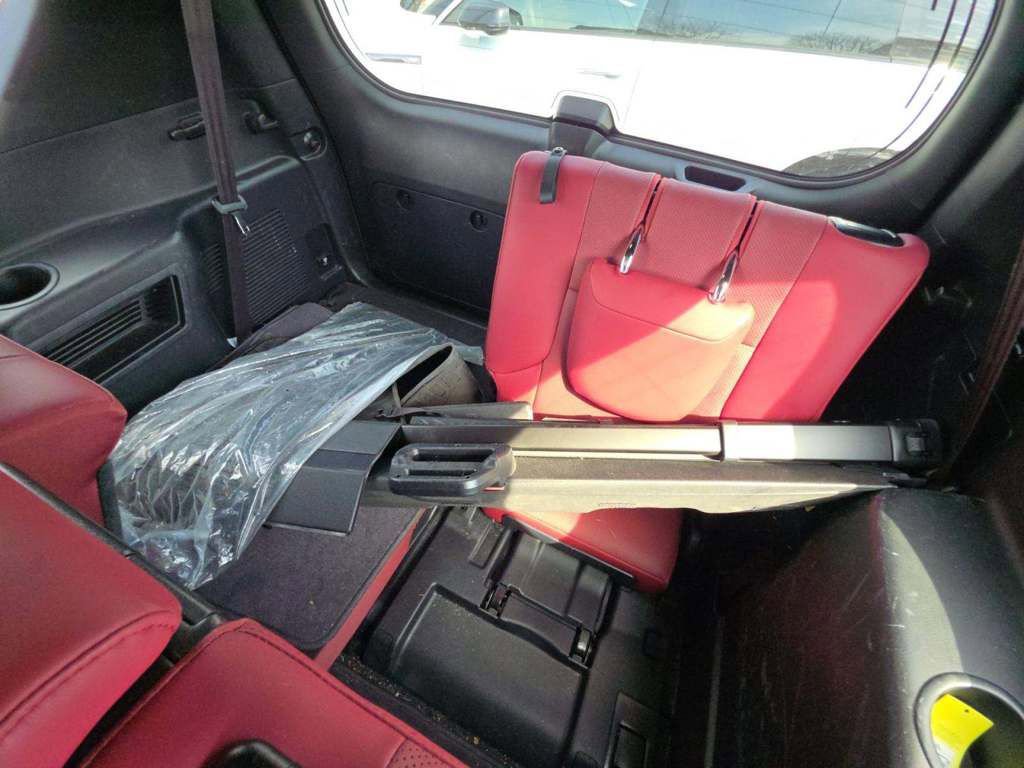 Used 2023 Lexus GX 460 Premium w/ Premium Package image 6