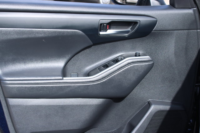 Used 2024 Toyota Highlander XSE FWD image 9