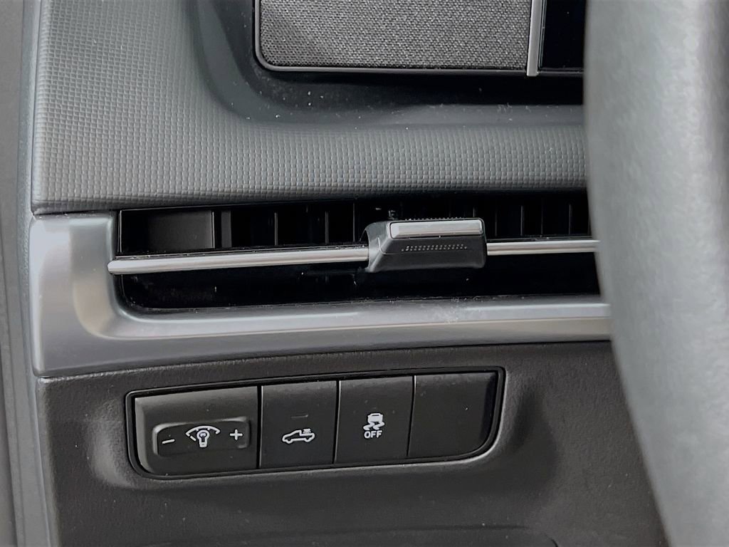 Certified 2025 Hyundai Santa Cruz SEL image 11