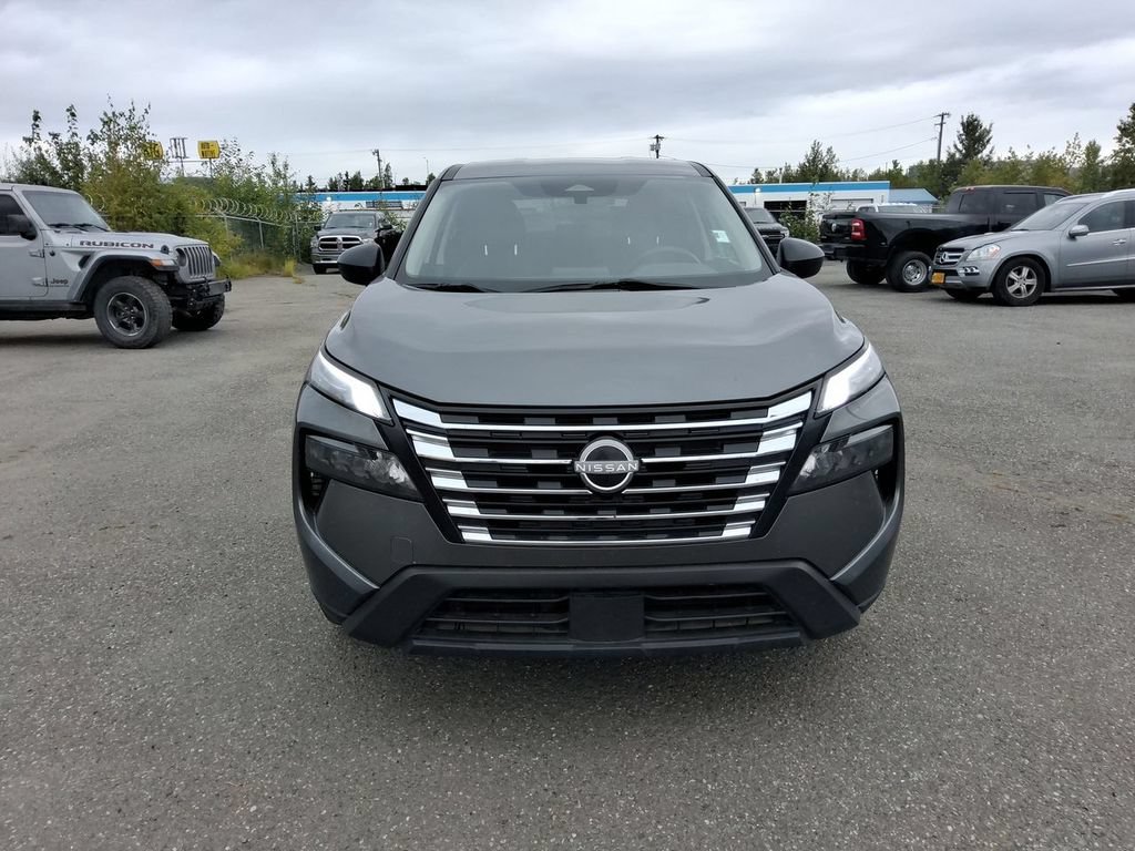 Used 2024 Nissan Rogue S AWD/4WD image 3