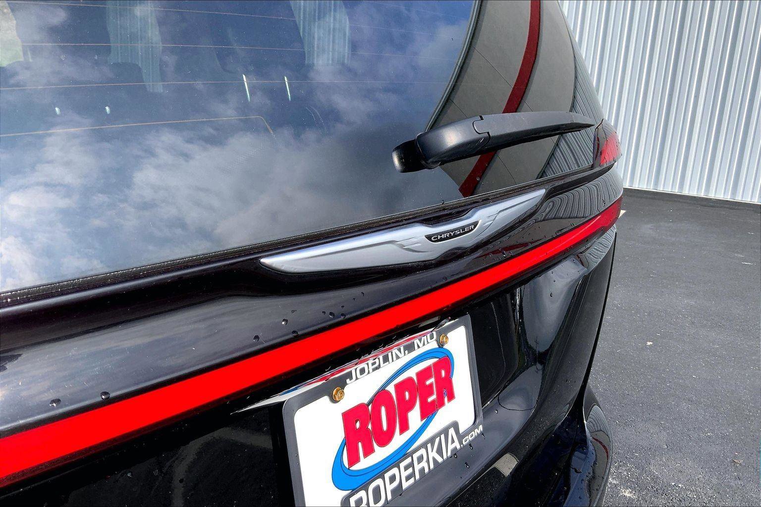 Used 2024 Chrysler Pacifica Touring-L FWD image 29