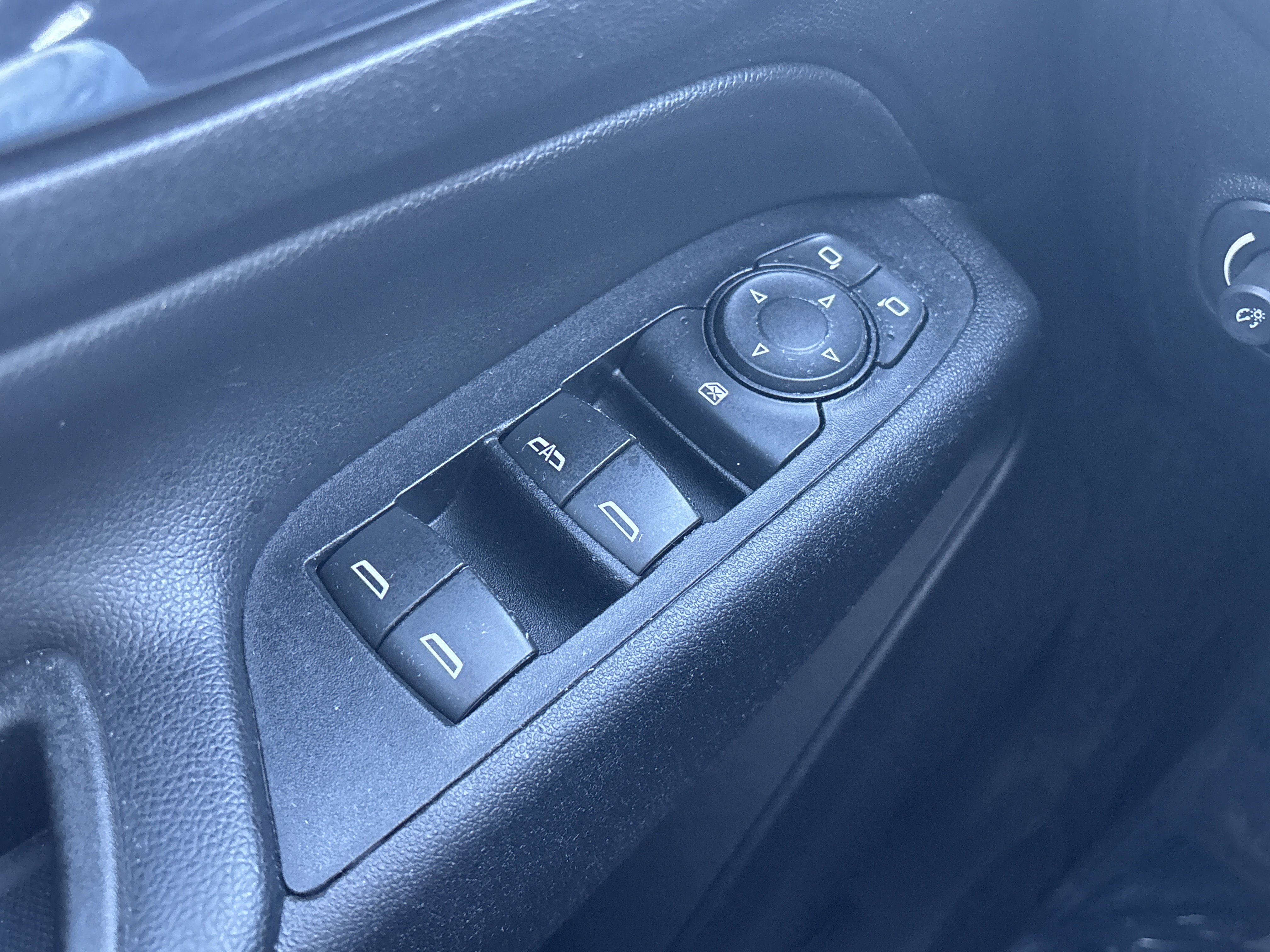 Used 2020 Chevrolet Equinox LT image 28