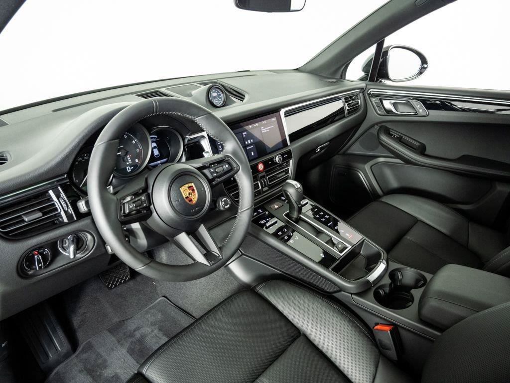 New 2026 Porsche Macan AWD/4WD image 4