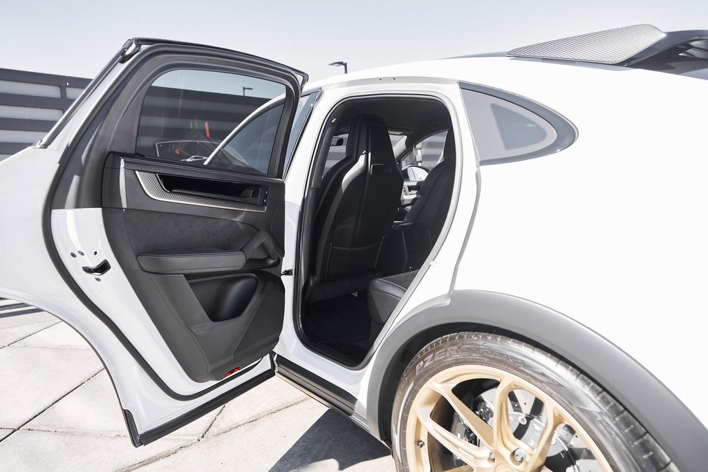 Used 2024 Porsche Cayenne Turbo GT image 30