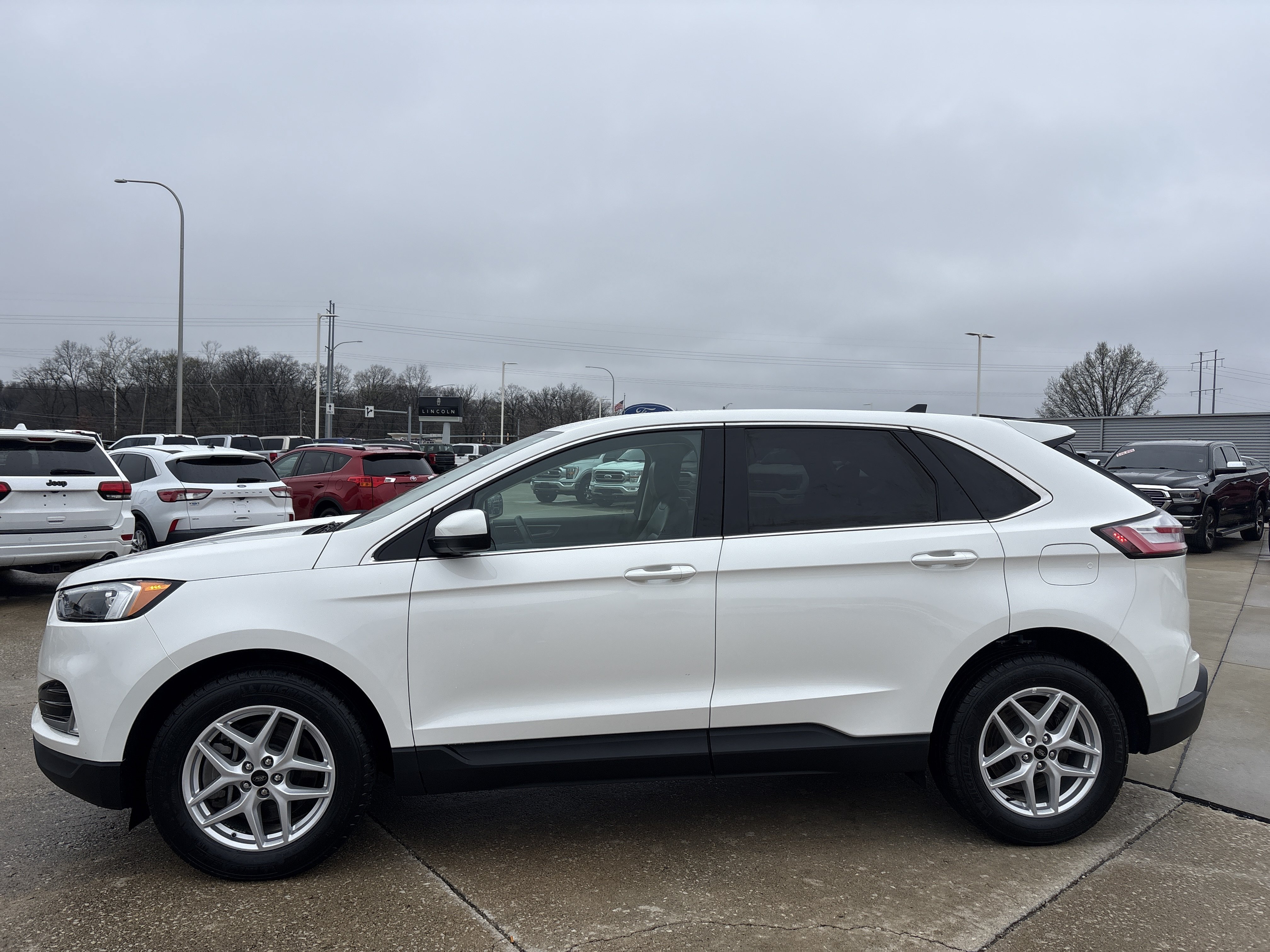 Used 2023 Ford Edge SEL w/ Convenience Package AWD/4WD image 2