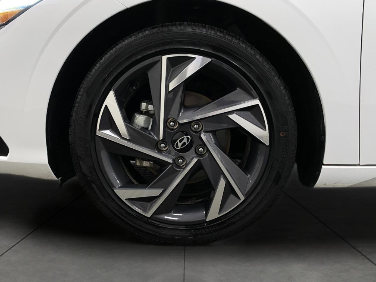 Certified 2025 Hyundai Elantra SEL image 11