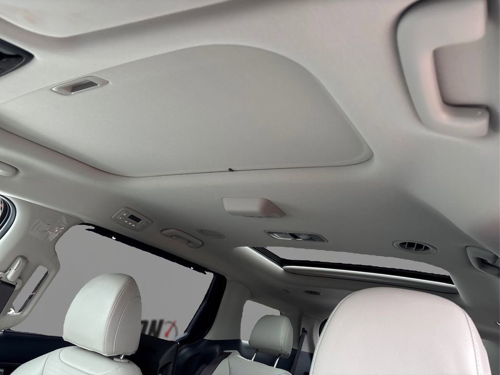 New 2025 Kia Carnival SX Prestige FWD image 12