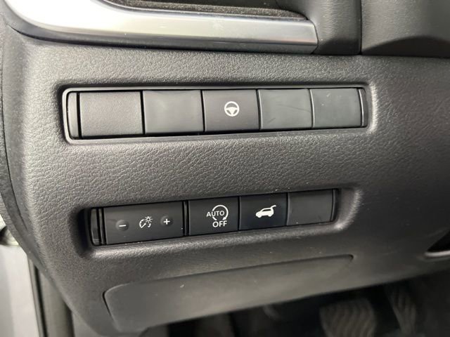 Used 2023 Nissan Rogue SV w/ SV Premium B Package image 31