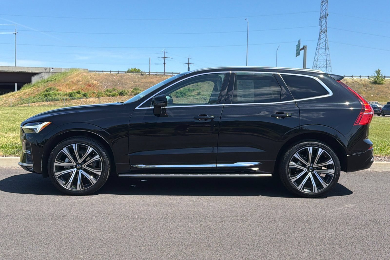 Used 2023 Volvo XC60 B5 Ultimate AWD/4WD image 6