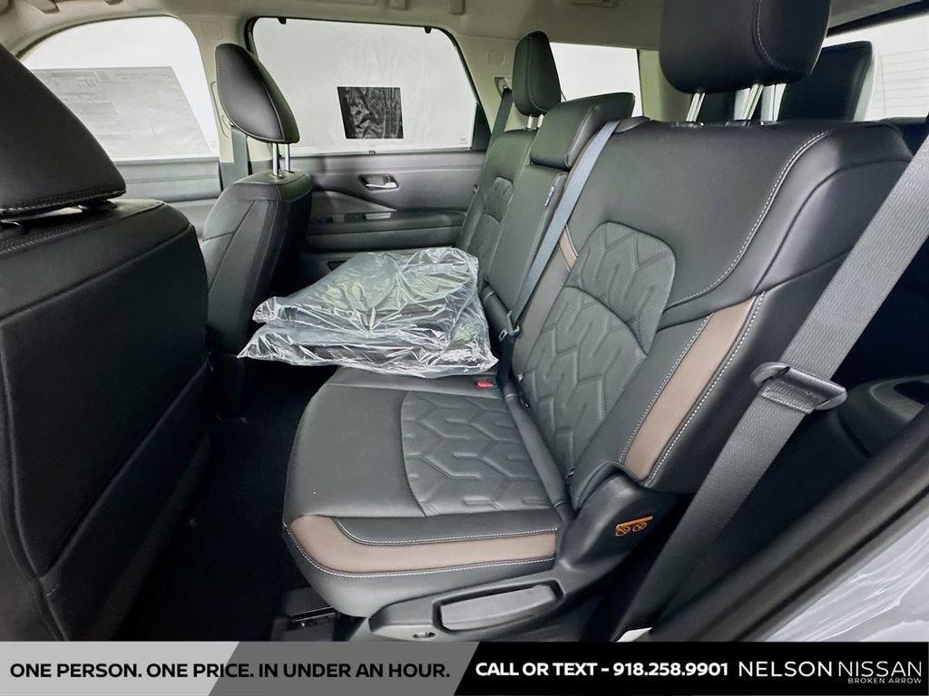 New 2026 Nissan Pathfinder Platinum image 25