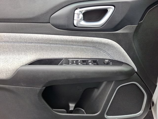 Used 2022 Jeep Compass Latitude AWD/4WD image 16