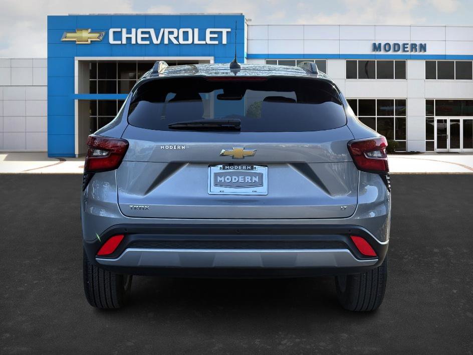 Used 2025 Chevrolet Trax LT w/ Driver Confidence Package image 4