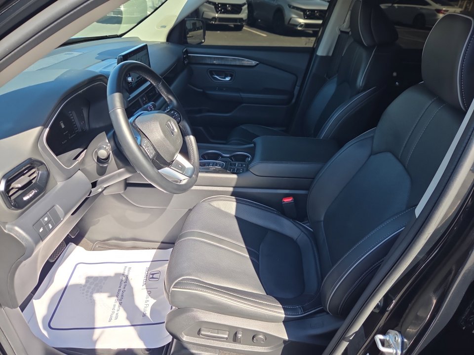 Used 2025 Honda Pilot Elite image 30