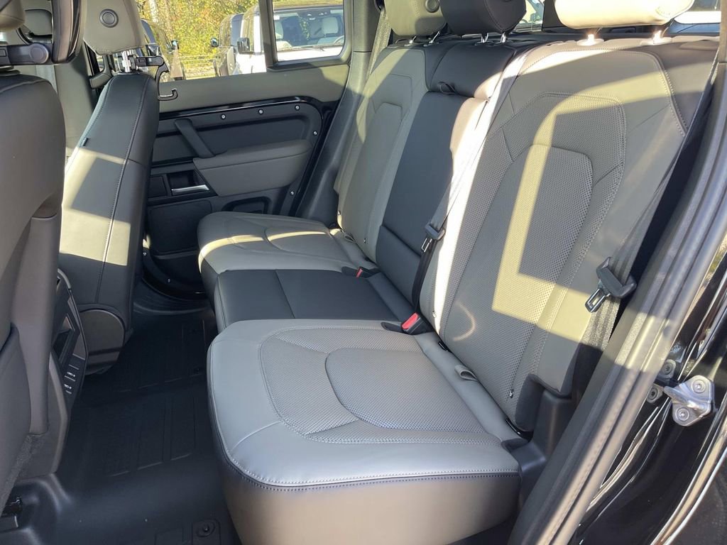 New 2026 Land Rover Defender 110 S AWD/4WD image 9