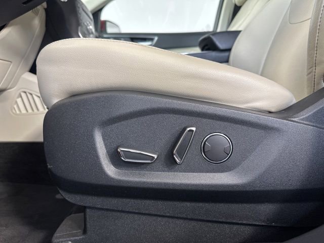 Used 2019 Ford Edge Titanium w/ Equipment Group 301A FWD image 22
