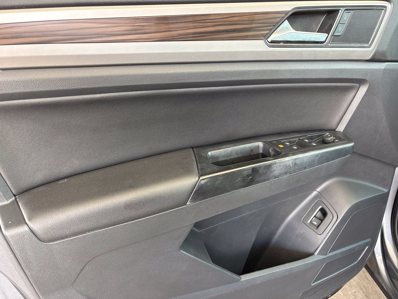 Used 2021 Volkswagen Atlas SE w/ Panoramic Sunroof Package AWD/4WD image 12
