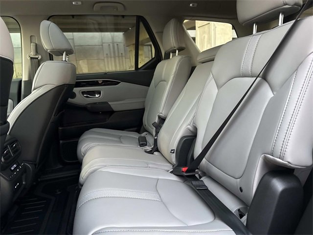 New 2025 Honda Pilot Touring image 17