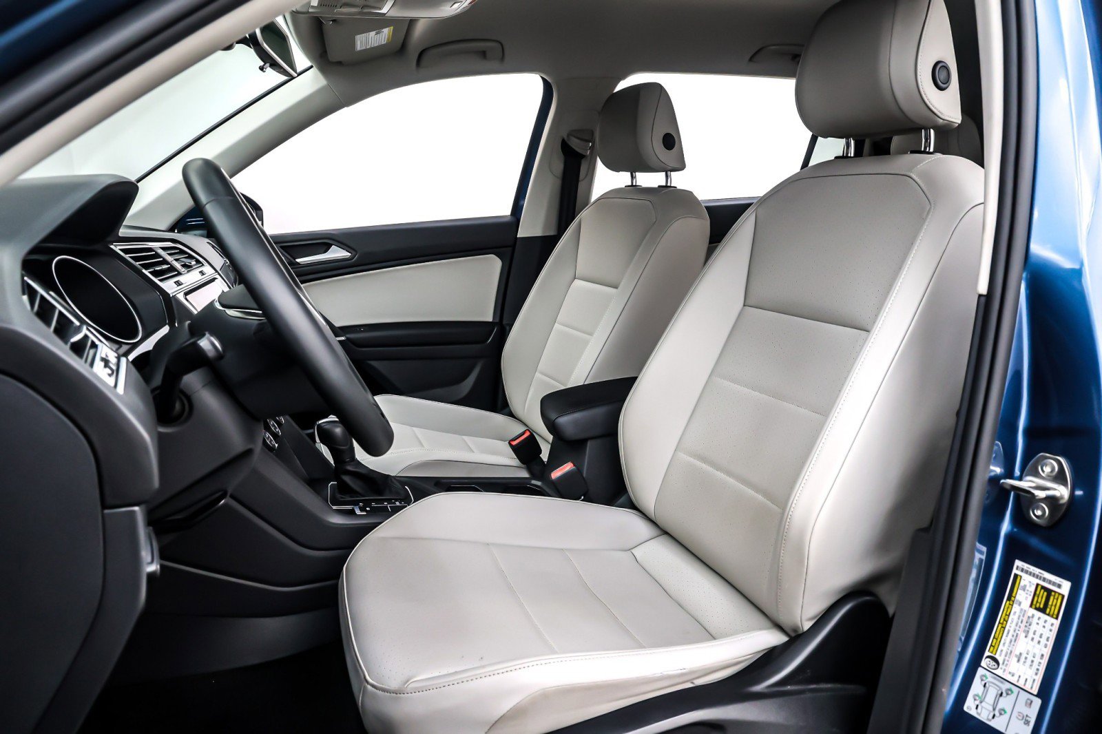 Used 2020 Volkswagen Tiguan SE image 17