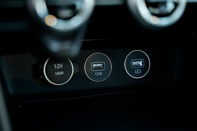 Used 2023 Genesis G70 2.0T image 38