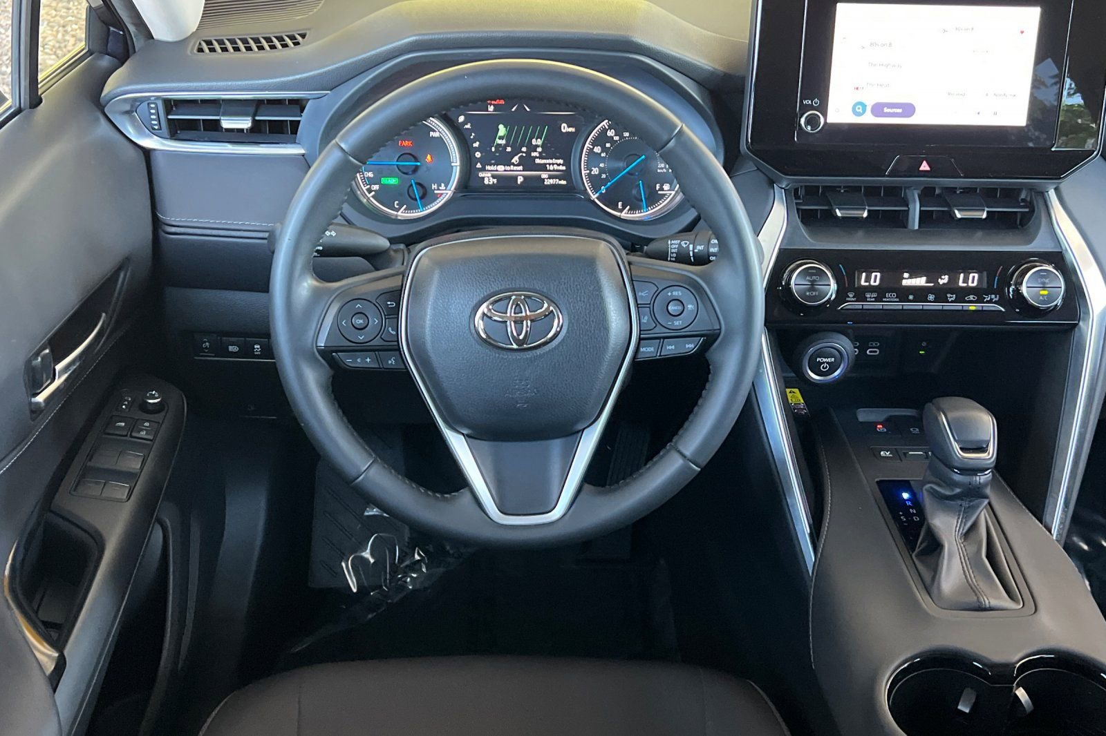 Certified 2024 Toyota Venza LE image 18