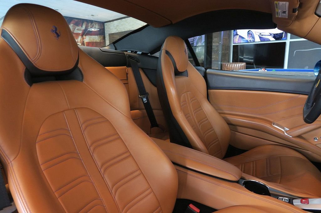 Used 2016 Ferrari California T RWD image 32