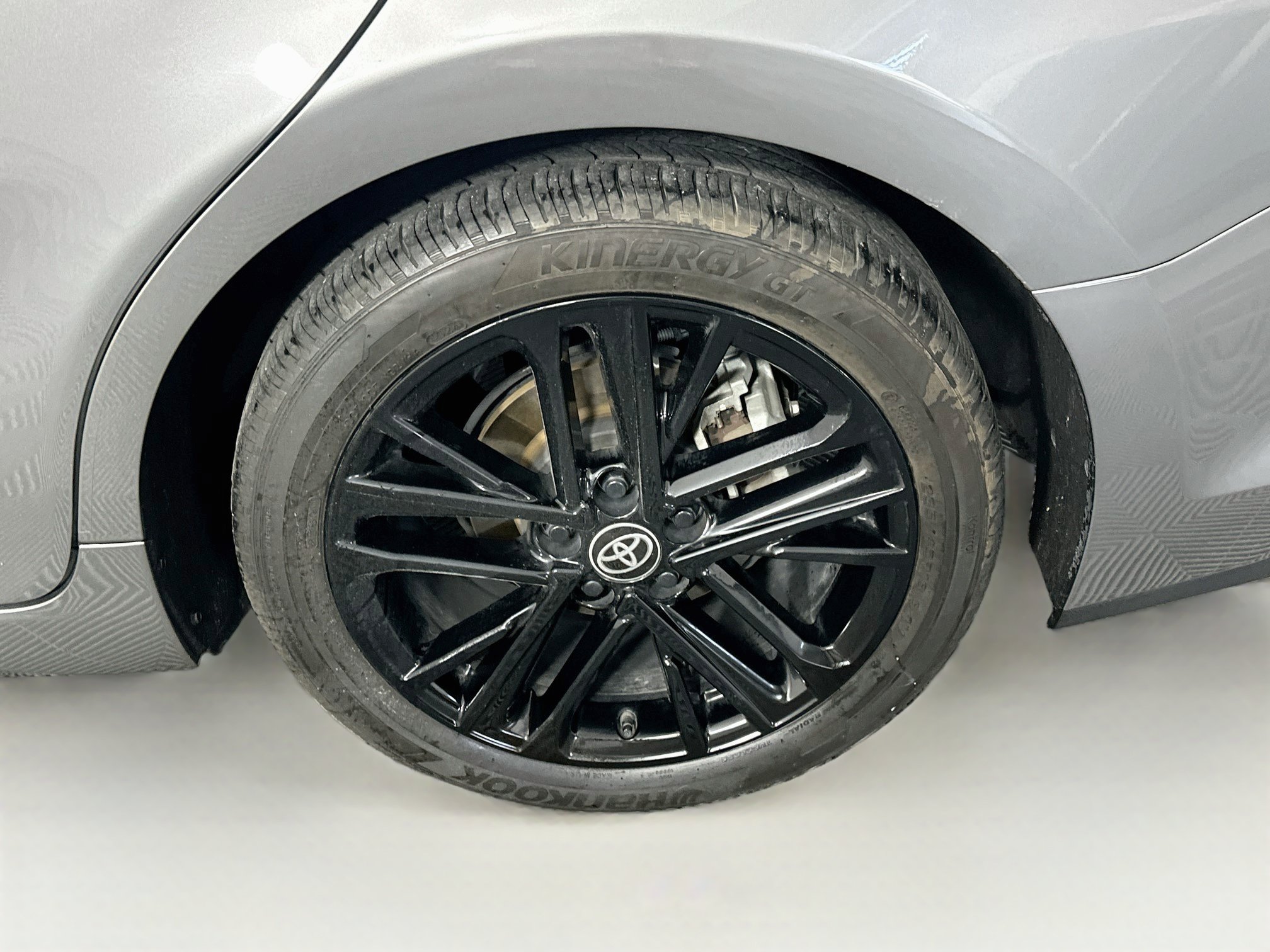 Used 2025 Toyota Camry SE FWD image 11